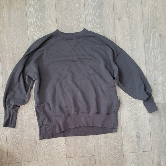 Abercrombie & Fitch Tops - Abercrombie & Fitch Sweatshirt
